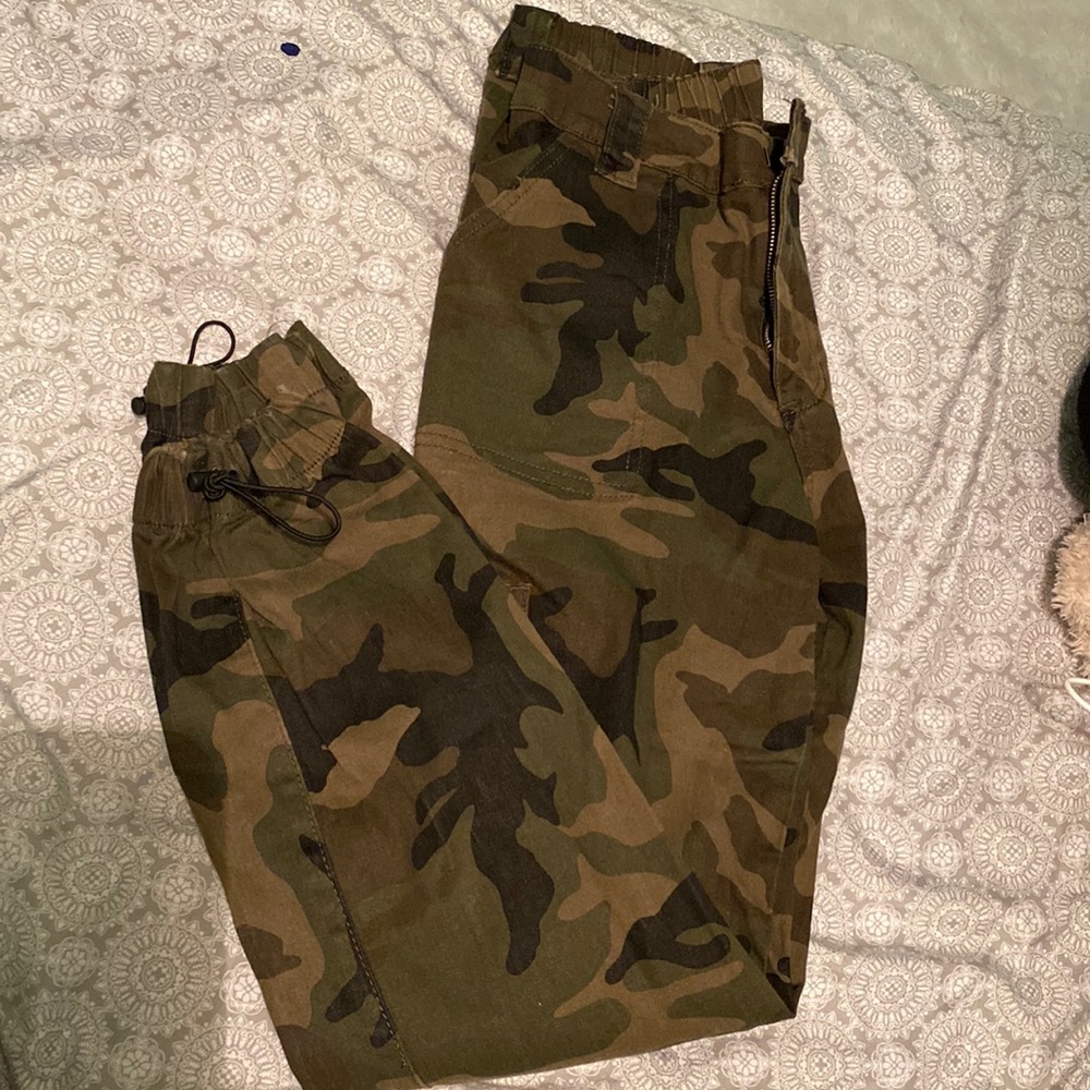 Brand: almost famous size: large color: army green